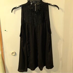 Worthington Woman Size 2X Elegant Blanket Tank with Lace Neck and Chest